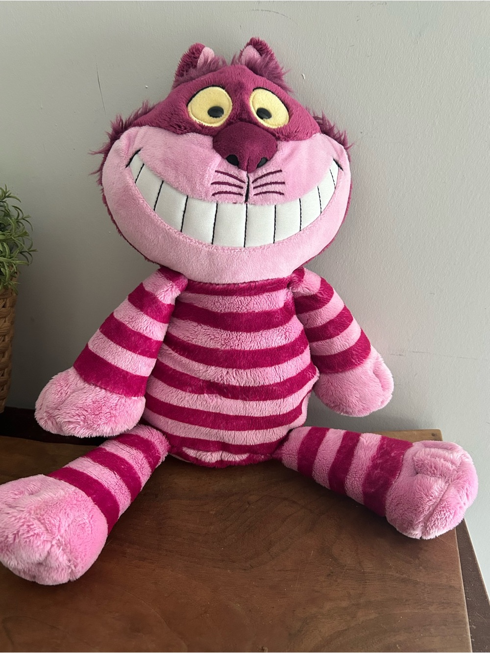 Scentsy Buddy Disney Cheshire Cat Alice in Wonderland 16” Stuffed Plush Pink